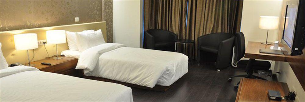 Fabhotel Prime Sage New Delhi Exteriör bild